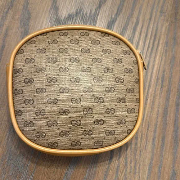 Gucci Coin/Credit Card Purse - Picture 3 of 16